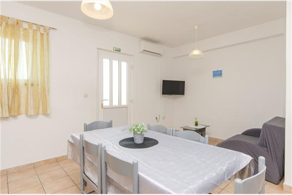 Apartment A1, for 5 persons