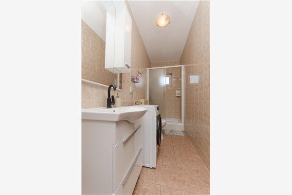 Apartment A1, for 5 persons