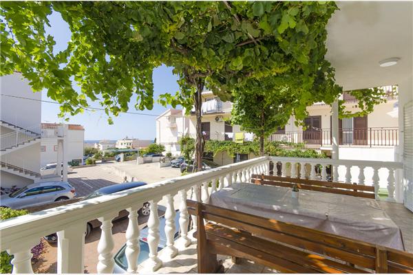 Apartment A2, for 5 persons