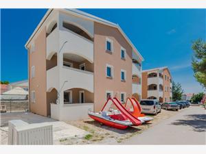 Apartment Simic , Size 35.00 m2, Airline distance to the sea 100 m, Airline distance to town centre 800 m