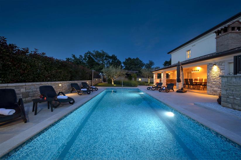 Villa Villa Casa Lori s bazenom i whirlpoolom