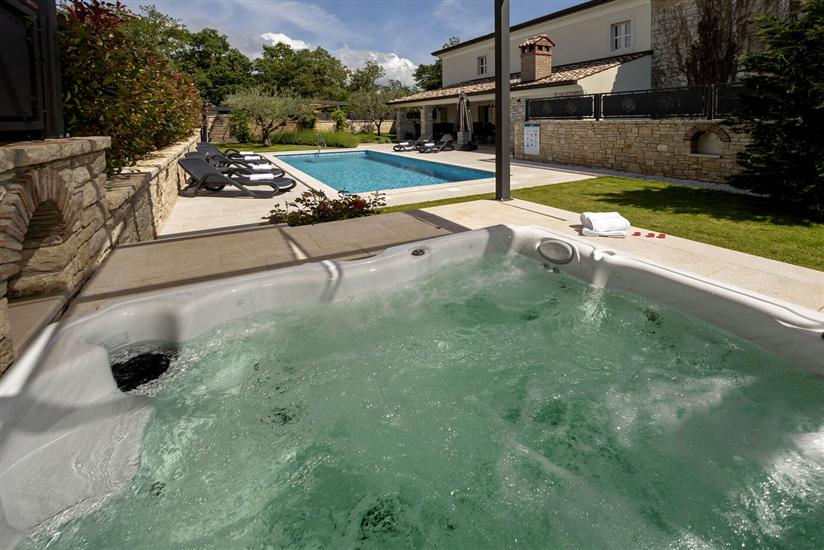 Villa Villa Casa Lori s bazenom i whirlpoolom