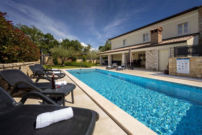 Villa Villa Casa Lori s bazenom i whirlpoolom