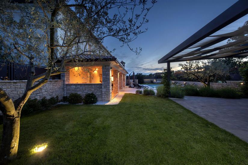 Villa Villa Casa Lori s bazenom i whirlpoolom