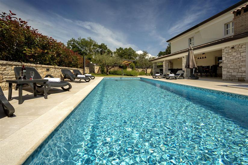 Villa Villa Casa Lori s bazenom i whirlpoolom