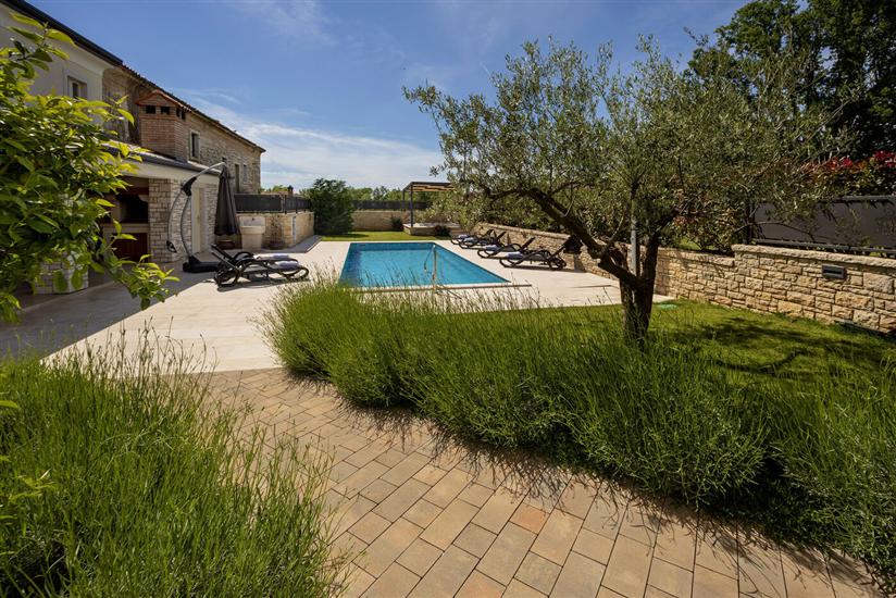 Villa Villa Casa Lori s bazenom i whirlpoolom