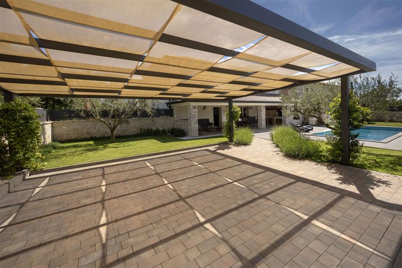 Villa Villa Casa Lori s bazenom i whirlpoolom