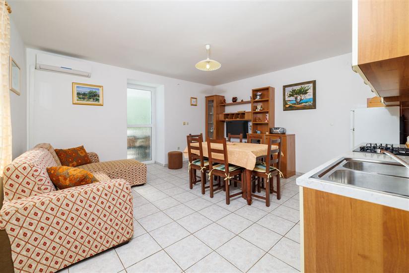 House K1, for 10 persons