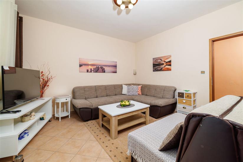 Apartment A1, for 7 persons