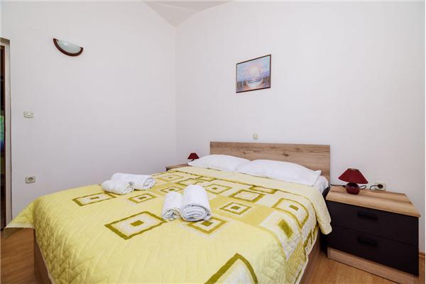 Apartment A2, for 5 persons