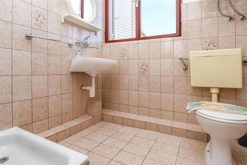 Apartment A1, for 5 persons