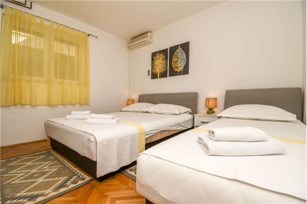 Apartment A1, for 8 persons