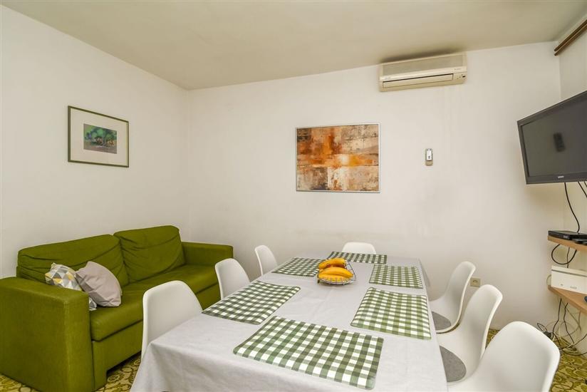 Apartment A1, for 8 persons