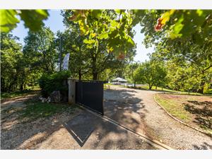 Apartment Green Istria,BookHrastaFrom 500 €