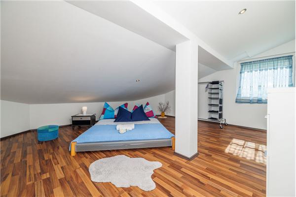 House K1, for 10 persons