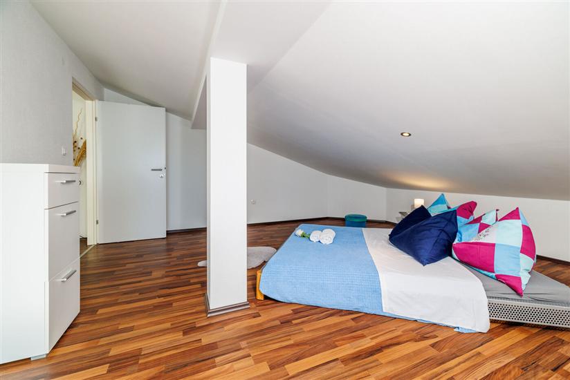 House K1, for 10 persons