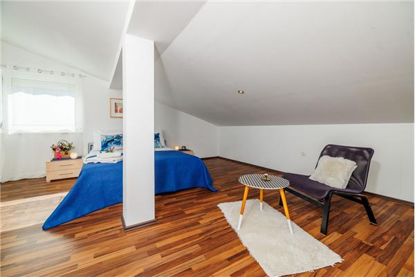 House K1, for 10 persons