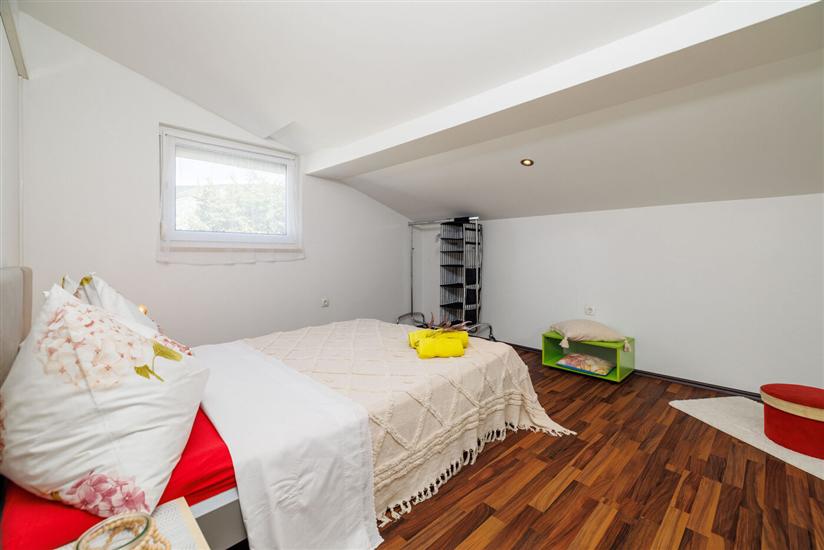 House K1, for 10 persons