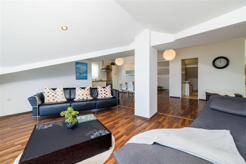 House K1, for 10 persons