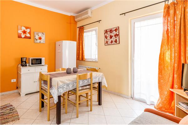 Apartment A1, for 5 persons