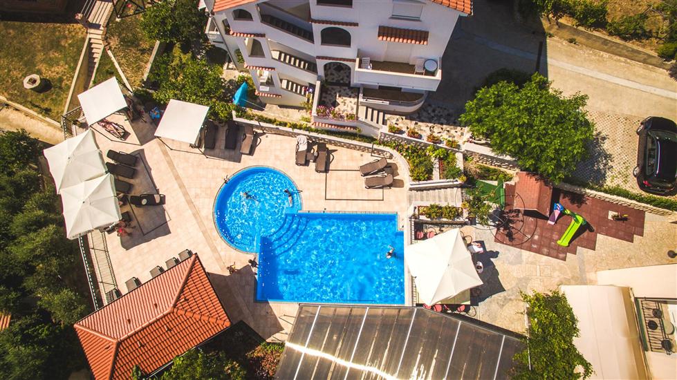 Apartments and Rooms Vitomir