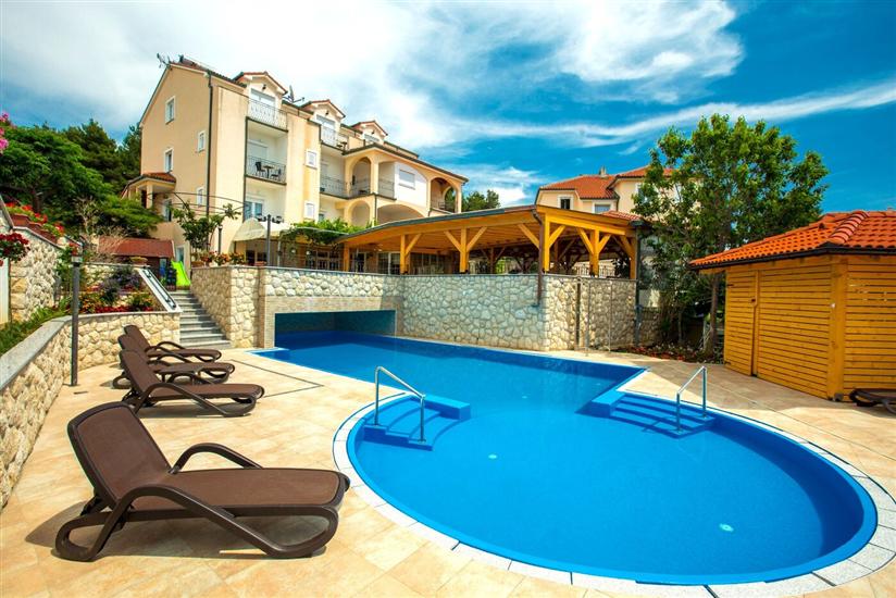 Apartments and Rooms Vitomir