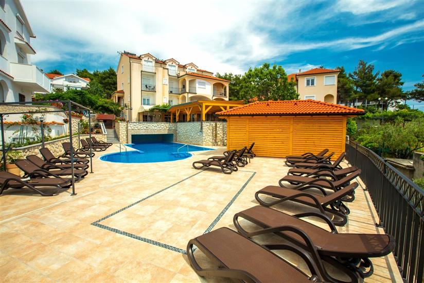 Apartments and Rooms Vitomir