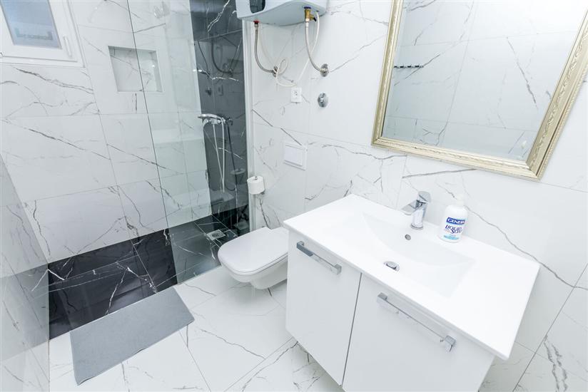 Apartment A1, for 5 persons