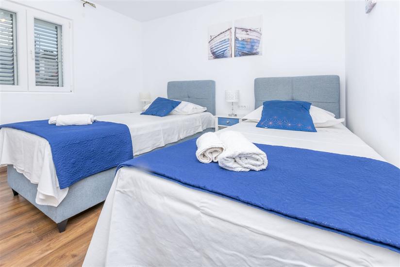 Apartment A1, for 5 persons