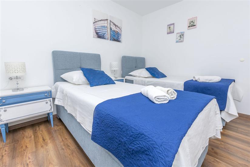 Apartment A1, for 5 persons