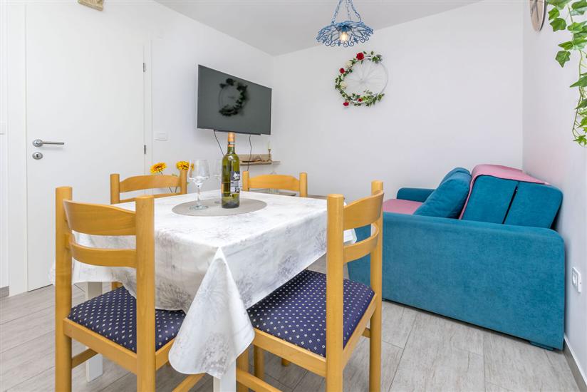 Apartment A1, for 5 persons