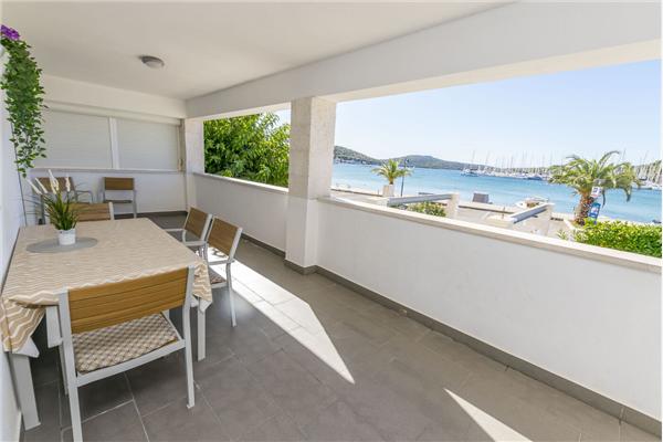 Apartment A1, for 5 persons