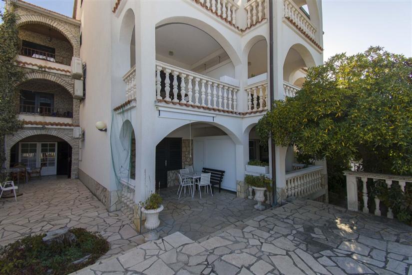 Apartment and Rooms Ive