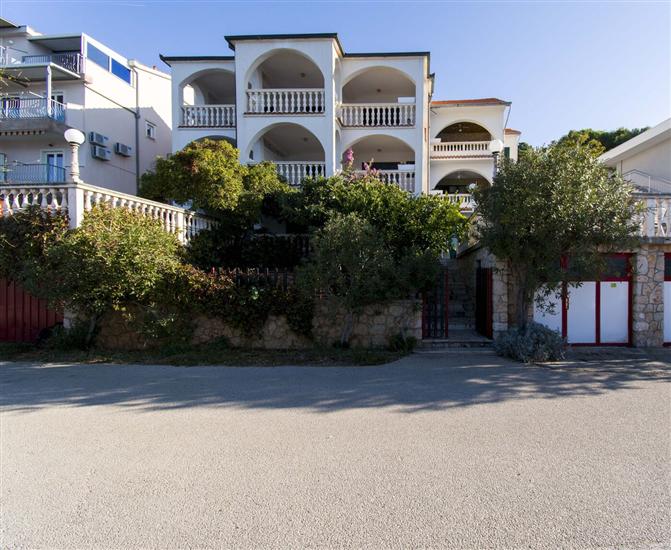 Apartment and Rooms Ive