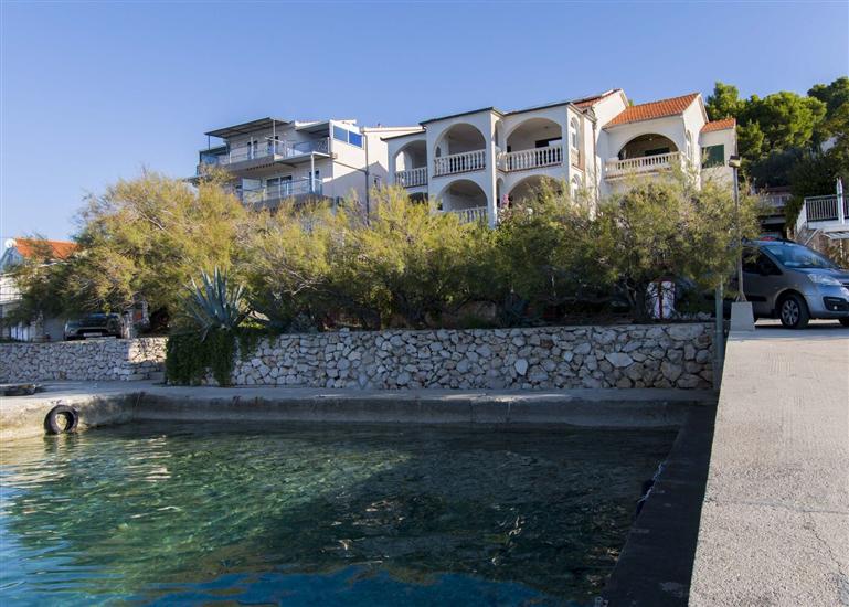 Apartment and Rooms Ive