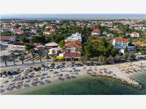 Apartments Monika Vir - island Vir, Size 55.00 m2, Airline distance to the sea 10 m, Airline distance to town centre 500 m