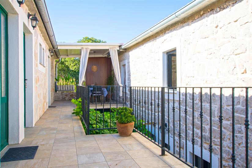 Apartment A1, for 5 persons