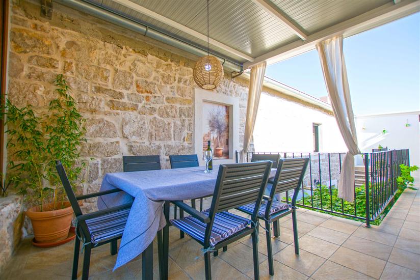 Apartment A1, for 5 persons