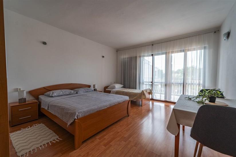 Apartment A2, for 6 persons