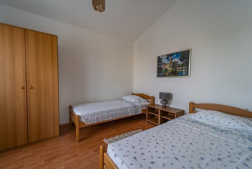Apartment A2, for 6 persons