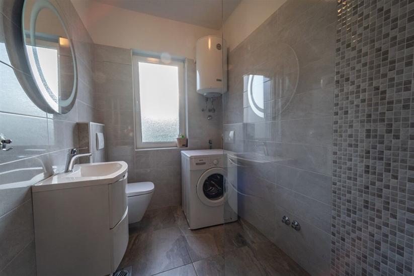 Apartment A4, for 8 persons