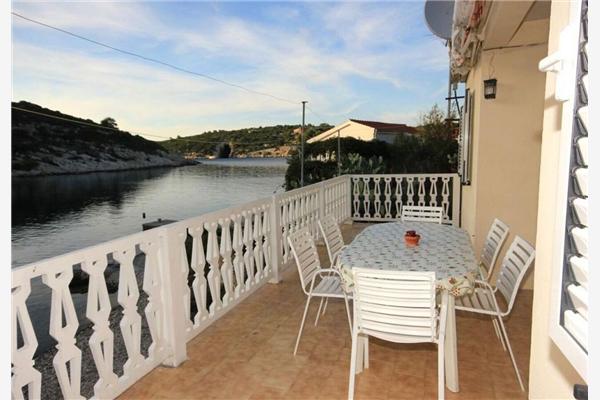 Apartment A1, for 8 persons