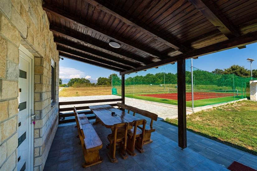 House RELAX sa teniskim terenom