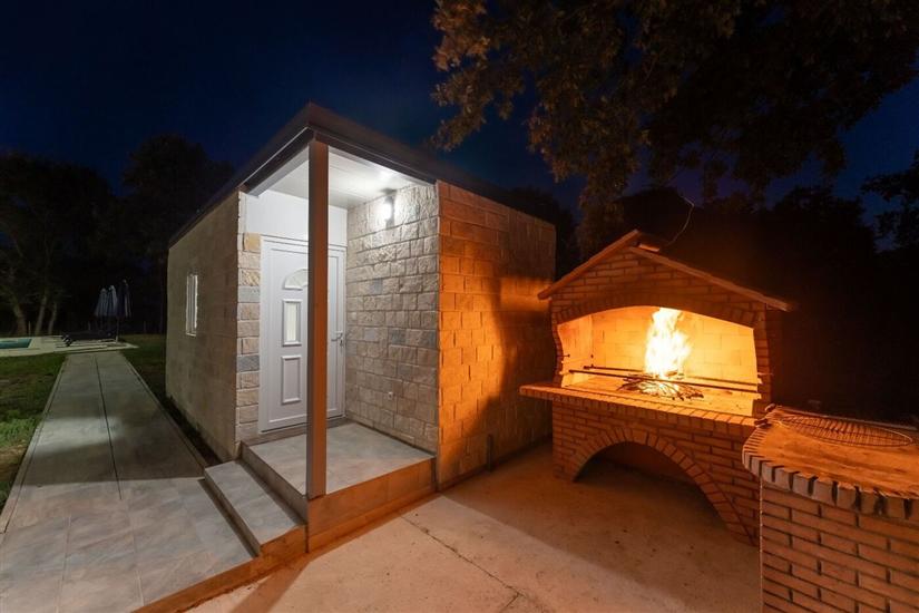Kuća za odmor Relax with pool and private tennis court