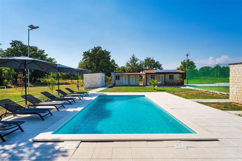 Kuća za odmor Relax with pool and private tennis court