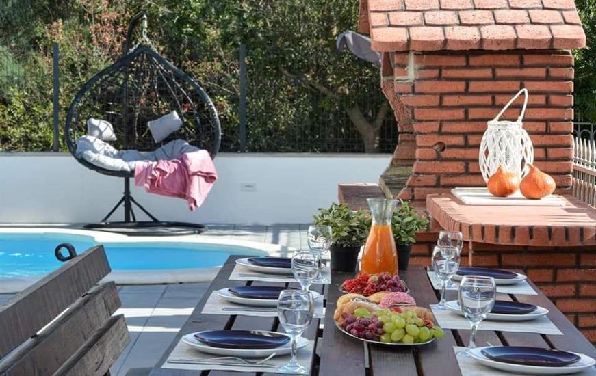 Hiša DD with heated pool