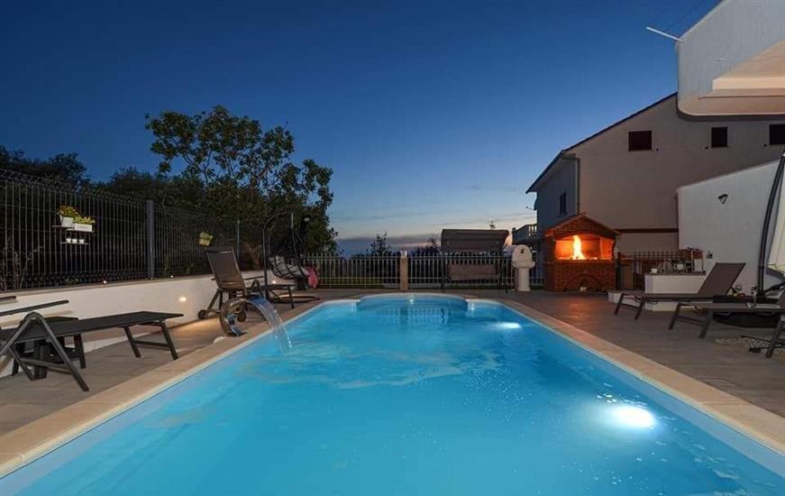 Hiša DD with heated pool