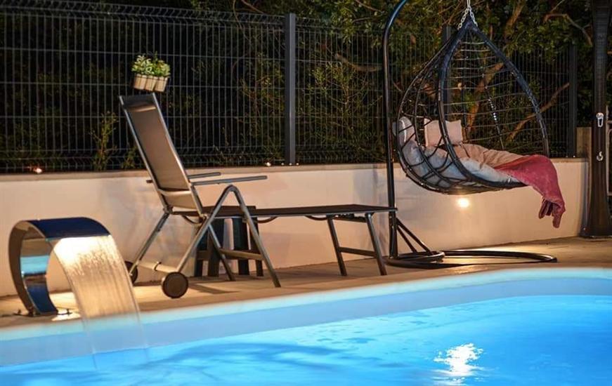 Hiša DD with heated pool
