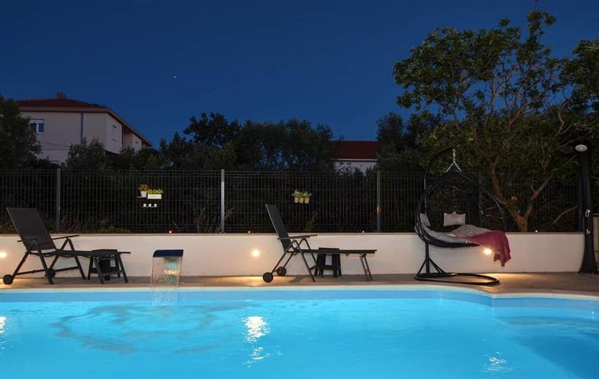 Hiša DD with heated pool