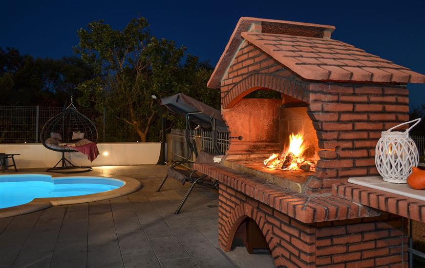 Hiša DD with heated pool